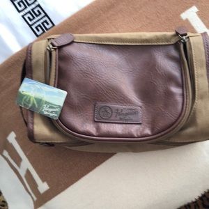 Penguin men travel kit  NEW with tag